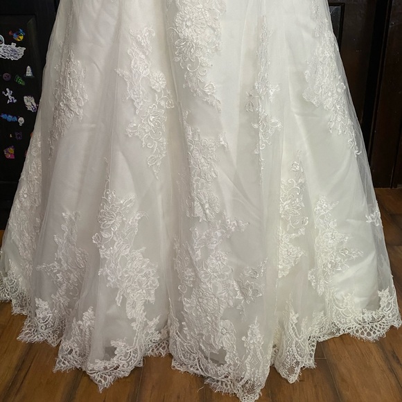 Impression Bridal Gown Size 12. NWT - Picture 3 of 9